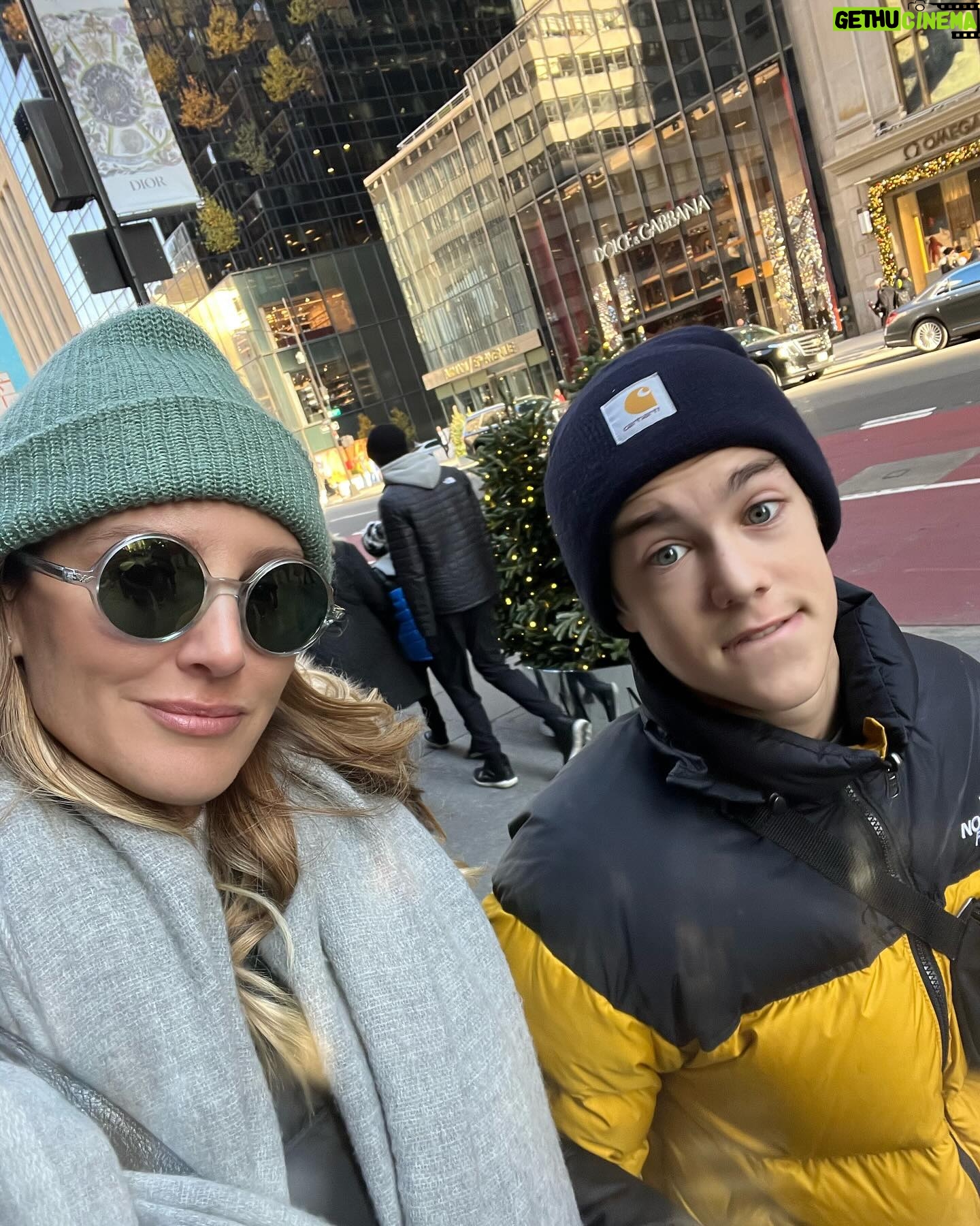 Diana Pereira - 1.7K Likes - Companheiros de toda a vida … colados a mim para todo o lado 🥰🥰🥰🥰🥰😜😜😜😜 @themissmel12 @noahthekid8 #Sunnyday #NY #newyorkcity