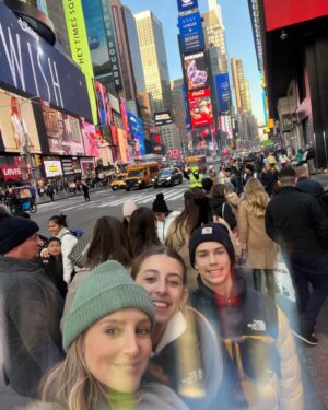 Diana Pereira Instagram - Companheiros de toda a vida … colados a mim para todo o lado 🥰🥰🥰🥰🥰😜😜😜😜 @themissmel12 @noahthekid8 #Sunnyday #NY #newyorkcity