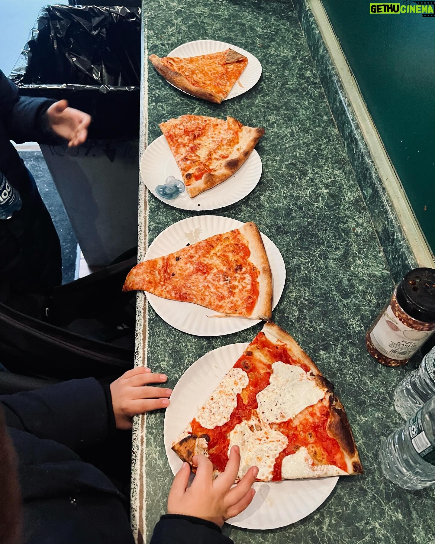 Diana Pereira - 1.7K Likes - Companheiros de toda a vida … colados a mim para todo o lado 🥰🥰🥰🥰🥰😜😜😜😜 @themissmel12 @noahthekid8 #Sunnyday #NY #newyorkcity