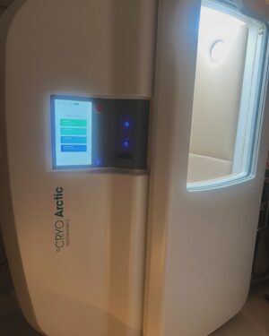 Diana Pereira Instagram - Agora sim uma pequena explicação de um dos meus segredos para o meu bem estar físico e mental , a Cryotherapy é um tratamento que expõe o corpo a temperaturas muito baixas , neste caso entre -140ºC/-220º promovendo bastantes benefícios para a saúde , recuperação muscular , é também anti-aging , perda de peso etc . A  @dra.ritaseco Pode vos explicar tudo na @galerieclinic