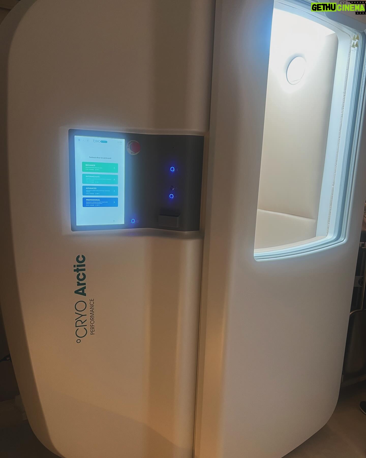 Diana Pereira - 1.5K Likes - Agora sim uma pequena explicação de um dos meus segredos para o meu bem estar físico e mental , a Cryotherapy é um tratamento que expõe o corpo a temperaturas muito baixas , neste caso entre -140ºC/-220º promovendo bastantes benefícios para a saúde , recuperação muscular , é também anti-aging , perda de peso etc . A @dra.ritaseco Pode vos explicar tudo na @galerieclinic