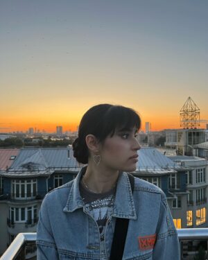 Diana Ankudinova Instagram - Рассвет очистит небо,
Чтобы закату было где играть…

Допиши четверостишие⬇️