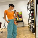 Diana Ankudinova Instagram - Мои любимые племяшки побывали в отличном городском лагере в батутном центре «Небо» @nebobatut Я и сама там попрыгала на батутах, честно говоря)) И тоже в этот лагерь бы с удовольствием походила с 9 до 19: тренировки на батутах, верёвочный парк, полно аттракционов, много детей, прогулки, 3 разовое питание и огромное количество развивающих занятий! Дети решили ещё и день рождения тут отмечать🤪 А я попросила @nebobatut специальную скидку для моих подписчиков 🥳 По промокоду nebocamp вы получите 50% скидку на промодень и 10% скидку на смену в лагере! 🎊