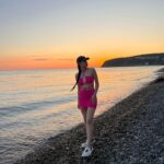 Diana Ankudinova Instagram - Она считала не эстетичным смотреть в камеру: Показать новый купальник в разных локациях ✅ 🤭