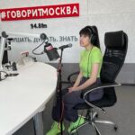 Diana Ankudinova Instagram - Сегодня была в гостях на радио @govoritmoskva ❣️ Как вам эфир? И в честь образа, кидайте зеленые смайлы в коменты💚🥒🧩🔫💚