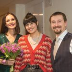 Diana Ankudinova Instagram - В понедельник я была на премьере спектакля Сергея Безрукова «Репетиция банкета». Ооочень понравилось! Рекомендую! Главную роль (и единственную женскую роль) сыграла моя любимая Ира Безрукова.😍 Было очень приятно познакомиться с Сергеем Витальевичем! А сегодня снова в театр! Угадайте, на какой спектакль я иду сегодня? @s_bezrukov @irina_bezrukova_official @fond_bezrukova