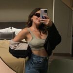Diana Bovio Instagram – Ey, ella no quiere una flor, solo quiere que no la marchiten
Que cuando compre pan, no le piten
Que no le pregunten qué hizo ayer
Y a un futuro lindo le inviten
Que le den respeto y nunca se lo quiten
Que le den respeto y nunca se lo q-
Que-que le den respeto y nunca se lo quiten
No, nunca se lo quiten
Porque ella e’ jefa, patrona
Y aunque casi, casi por dentro se desmorona
Se acicala y se ve cabrona
Se acicala y se ve cabrona
La vida va como Verstappen en Fórmula 1
Y Buddy Baker en Daytona, ey
Andrea, sé tú y que se mame’ un bicho las persona

Ay los escritores de Bad Bunny 😮‍💨