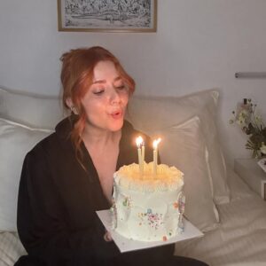 Diana Bovio Instagram - Febrero me regaló día extra de cumple. 🩵🍒🎀🌊✨