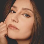 Diana Bovio Instagram - A veces sí, a veces no… Foto @diego.bigolin Make up @juanperaltamakeup Hair @erickmoreno