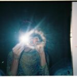 Diana Gómez Instagram – El último día que rodamos la tercera de Valeria quise sacarme estas fotos en la casa para despedirme de ella. Pero luego nos regalasteis una cuarta temporada. 

Qué viaje juntas, Valeria. 

PD. Aún queda para que llegue 😉