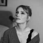 Diana Gómez Instagram - Así miraba a @olgaholovanova_ mientras me maquillaba hace una semana 🫶🏽 (Fotón de @dorian.ph)