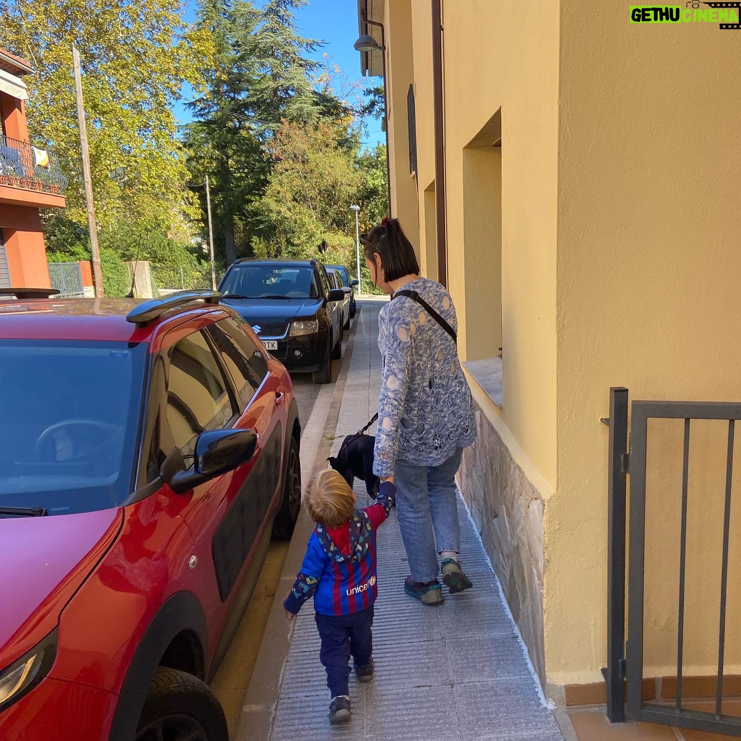 Diana Gómez Instagram - Aquestes últimes setmanes hem caminat molt 🌷