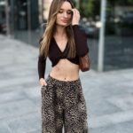 Diana Gloster Instagram – Leo 🐾 або очевидна улюблена річ весни, яка переходить зі мною в літо)

Total look by @mocko.est.2018 👌🏼
