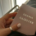 Diana Gloster Instagram – І я навіть не перебільшую, я сильно прменьшую 😅👌🏼

Дивовижно, як я взагалі повертаюсь не голою)))
Але люблю цих малих безмежно, тому для них нічого не шкода (НУ МАЙЖЕ НІЧОГО!!!! ЯКЩО ЦЕ РАПТОМ ЧИТАЄ ХТОСЬ З МАРІЇ, СОФІЇ, КРІСТІНИ ТА САНДІ☝🏼)
