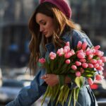 Diana Gloster Instagram - Цей тиждень буде для мене особливим🥰🌸 ✔️Бо сьогодні я оголошу дату релізу! ✔️Завтра знімаю на ютуб канал дещо, за чим ви сумували і я нарешті готова знімати знов! ✔️В середу я знімаю подкаст з двома дуже цікавими гостями (вам сподобається) ✔️Четвер і п’ятниця - важливі дні для нас з Іваном (про це розповім в сторіз, бо нас чекають зміни) ✔️Ну і до моєї подорожі залишилось всього 10 днів, треба встигнути закінчити все по роботі🙈 Так що не пропускайте сторіз, щоб бути в курсі) Бажаю вам неймовірного, щасливого тижня! І звісно, максимально тихого🙏🏼💗 Фото та відео - @deryachhh Тренч - @match_denim_com Капелюх - @furt.ua