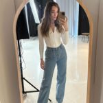 Diana Gloster Instagram - Швидкий смачний сніданок для коханого за 12 хвилин🤤 що потрібно: 100 мл Baileys Original 30 мл молока 2 яйця 4 скибки хліба 40 г вершкового масла збиті вершки малина (або банан) чорниця цукрова пудра як готувати: • Збийте разом яйця, молоко та Baileys. Вилийте на скибки хліба на тарілці й дайте просочитись декілька хвилин. • Розтопіть вершкове масло у великій сковорідці на середньому вогні. Обсмажуйте скибки хліба з кожної сторони приблизно 2 хв, або ж до появи золотистого кольору. • Розкладіть французькі тости на тарілки. Зверху викладіть щедру порцію збитих вершків, жменю малини та чорниці, посипте цукровою пудрою Не забудьте додати ломтик кохання та насолоджуйтесь разом ☺️❤️ #ad