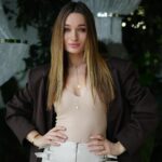 Diana Gloster Instagram - 8 березня я долучаюся до Сестринського Збору #ЗАНЕЇ від «Марш Жінок» аби відзначити незламність жінок та підтримати захисниць на передовій!🔥 Моя ціль: зібрати 58 тисяч гривень за 1 тиждень на екіпірування жінок у війську берцями, тактичною білизною та убаксами. Загальна ціль: 3 мільйони гривень 8 березня – це день боротьби за права жінок. Наша підтримка важлива зараз для визнання жінок та їх важливої ролі у захисті країни! Ти також можеш взяти участь, відкривши власну банку, для цього – пиши в дірект @marshzhinok ❤️ Посилання на банку в сторіз✨