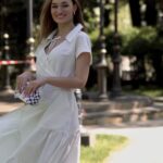 Diana Gloster Instagram - Кожна з них заслуговує на всі подарунки світу ❤️ Бо вона — мама! Надійне плече, лагідна порада та натхненні слова для своєї дитини. З Днем матері, любі ✨ Ви робите цей світ кращим, бо даруєте йому найважливіше — нове життя. І як маленька вдячність — я потішила матусь маленькими подарунками! Адже навіть дорослі дівчата радіють новій косметиці від @patricialedo_ua. Бо це французька якість з українським серцем, що змусить кожну закохуватися в себе щодня. Це магнетичні макіяжі, ніжний догляд та п’янкі аромати. Цілую 💋