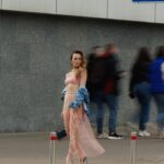 Diana Gloster Instagram - Повітряна тривога почалась за 10 хв до зйомки. Перевірила в тг-каналах, що поки не було пусків і пішла зніматись. Сюр, який став нашим повсякденним життям. Але як ми по-справжньому ЖИВЕМО зараз, розуміючи яке крихке наше існування, і як небагато в нас часу🫶🏼 Дякую за ці неймовірні кадри @dfbobrov ✨ Style - моя one and only @anastasia.lommach ⚡️ Всі бренди - в тг каналі (посилання в шапці профілю)