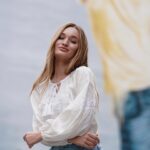 Diana Gloster Instagram - Це гарно і важливо💛 В мене поки тільки одна, тому прийшлося «зайняти» у подруги для різноманіття☺️👌🏼 а давайте підтримаємо бренди, які шиють вишиванки і відмітимо улюблені в коментарях?) Нехай кожна та кожен знайде свою, ту саму вишиванку ✨