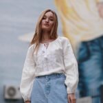 Diana Gloster Instagram - Це гарно і важливо💛 В мене поки тільки одна, тому прийшлося «зайняти» у подруги для різноманіття☺️👌🏼 а давайте підтримаємо бренди, які шиють вишиванки і відмітимо улюблені в коментарях?) Нехай кожна та кожен знайде свою, ту саму вишиванку ✨