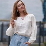 Diana Gloster Instagram - Це гарно і важливо💛 В мене поки тільки одна, тому прийшлося «зайняти» у подруги для різноманіття☺️👌🏼 а давайте підтримаємо бренди, які шиють вишиванки і відмітимо улюблені в коментарях?) Нехай кожна та кожен знайде свою, ту саму вишиванку ✨