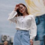 Diana Gloster Instagram - Це гарно і важливо💛 В мене поки тільки одна, тому прийшлося «зайняти» у подруги для різноманіття☺️👌🏼 а давайте підтримаємо бренди, які шиють вишиванки і відмітимо улюблені в коментарях?) Нехай кожна та кожен знайде свою, ту саму вишиванку ✨