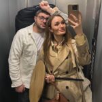 Diana Gloster Instagram - Randoms останніх тижнів 🎥 1. Я все ще виходжу в коридор по ночах, коли бахкає🙈 бо звично і страшно. 2. Повернулась на тренування до @rishamaryna після 2-ох тижнів пропуску. Танцювати - завжди найкраще рішення в житті! 3. Обличчя @ivankvasha - це просто на 100% відображення нашого стану цей місяць)))) дуже втомлені, але посміхаємось та тримаємось. Скоро буде ВАУ-новина щодо нових проєктів🥹🔥 4. Люблю ранкові ефіри на @radioluxfm ! Презентувала «Кішкою» і її взяли в ротацію, що для мене велика радість! 5. Знялась у Блокпост Шоу, і усвідомила як багато мені треба підтягнути по знанням з історії України та української мови🤓 6. Нарешті побачилась та провела час з мамою та сестрами! Як же я сумую за ними…весь час. 7. Нічні співи о 01:00😅 Вчу новий альбом Аріани Гранде на пам’ять))) 8. Ми нарешті переїхали, і у Мелоді завжди одне питання «ці двоногі колись заспокоються?!» 9. Пісня, яку випущу в травні буде суцільним експериментом в плані музики. Такої пісні в мене ще ніколи не було🙈 10. Моя люба @anita_solovei повернулась після інсульту! Нарешті повертається до роботи, хоч поки і частково без зору🙏🏼 Цю історію можна подивитись в мене в закріплених сторіз, а у Аніти в сторіз - пройти за посиланням та задонатити на спеціальні книжки для діток, які не бачать🫂 Дякую за вашу підтримку❤️ відчуваю її кожного дня!