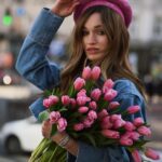 Diana Gloster Instagram - Цей тиждень буде для мене особливим🥰🌸 ✔️Бо сьогодні я оголошу дату релізу! ✔️Завтра знімаю на ютуб канал дещо, за чим ви сумували і я нарешті готова знімати знов! ✔️В середу я знімаю подкаст з двома дуже цікавими гостями (вам сподобається) ✔️Четвер і п’ятниця - важливі дні для нас з Іваном (про це розповім в сторіз, бо нас чекають зміни) ✔️Ну і до моєї подорожі залишилось всього 10 днів, треба встигнути закінчити все по роботі🙈 Так що не пропускайте сторіз, щоб бути в курсі) Бажаю вам неймовірного, щасливого тижня! І звісно, максимально тихого🙏🏼💗 Фото та відео - @deryachhh Тренч - @match_denim_com Капелюх - @furt.ua