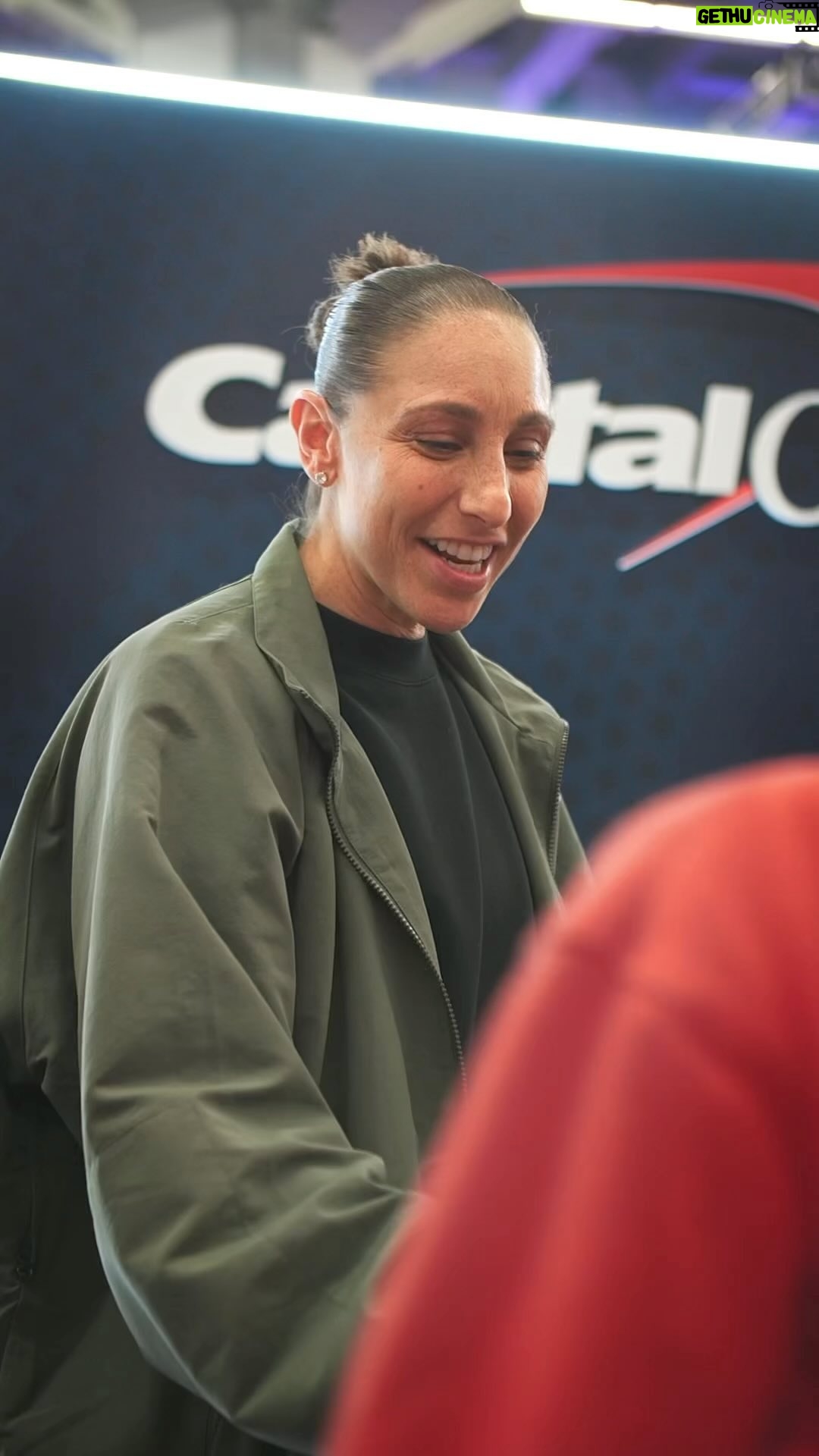 Diana Taurasi - 5.5K Likes - Cleveland! This oneâs for youuu! đ
Had fun meeting all the fans at #WFinalFour and Tourney Town presented by @capitalone! #capitalonepartner