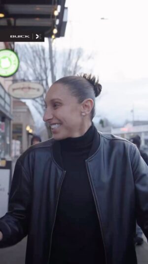 Diana Taurasi Instagram - Doing it for the love of the game 🏀 

@buickusa is giving women’s hoops the recognition it deserves with Watch Parties like this. Thank you to everyone who came to @thesportsbrapdx and everyone who supports women’s hoops from their home screens 📺 

#SeeHerGreatness #buickambassador