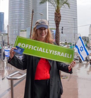 Diane Neal Instagram - Mazal tov to @dianeneal, the actress most notable from @nbclawandorder SVU who recently made Aliyah! After reconnecting with her Jewish roots a few years back, Diane decided to take the plunge and leave Hollywood behind to pursue a more meaningful Jewish life in Israel. 

Wishing her an Aliyah   Klitah Tovah! 🥳🇮🇱

#LiveLoveIsrael #Israel #Aliyah #AliyahGoals #JewishHeritage #ComingHome