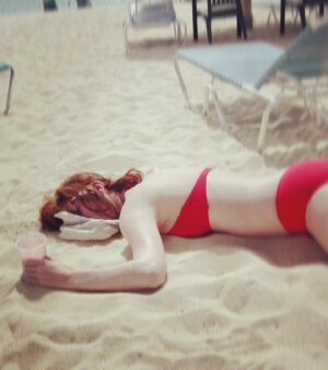 Diane Neal Instagram - More of my favorite game that makes me giggle, #drunk fill-in-the-blank. Again, funnier because I don’t drink. This time, it’s not #drunkbride, but #drunk #american #tourist in a #foreigncountry ruining it for everyone else.  #willsheorwontshe #puke? It’s anyone’s guess! On a side note, I really miss that swimsuit. #beach #comedy #amusemyself #icrackmyselfup #aruba #arubatourism