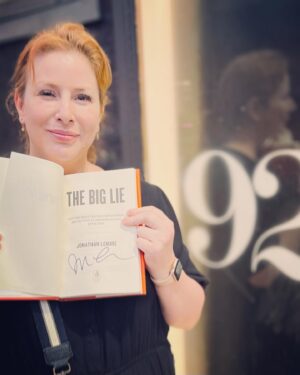Diane Neal Instagram - So much fun at the @92ndstreety hearing #mikebarnicle moderate a chat with #jonathanlamire about his new book #thebiglie
