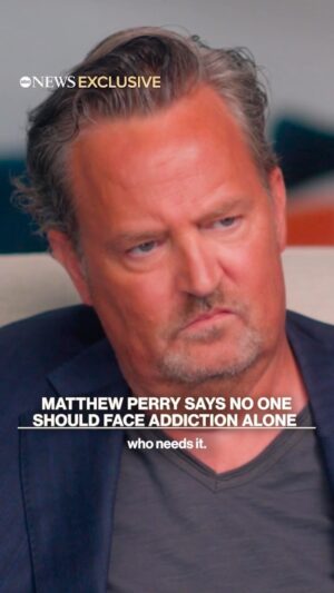 Diane Sawyer Instagram - Matthew Perry says no one should face addiction alone: “Alone, you lose to the disease.” 

The actor speaks with @DianeSawyer ahead of his new book release about his experience and life today.  Watch the full special premiere Friday at 8/7c on ABC. #matthewperry