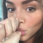 Diane Leyre Instagram – 1 mois à Cannes version vrai vie : 
1. Prépa avec mon @arnaudsoldourdin 
2. Moi qui check comment je rends en version sosie officielle de l’emoji 🌝
3. Perdre mon ongle 24h après avoir fait ma manucure 
4. Faire des vlogs qui fonctionnent pas car la vie a décidé de toujours couper quand je parle 
5. Avoir des moments de prépa où tu te demandes si c’est normal de ressembler à un champignon 
6. Faire des micro siestes dès que possible car tu dors 2h par nuit 
7. Avoir une confiance aveugle en ton coiffeur car à mi chemin ça semble compliqué 😂
8. Être fatiguée et avoir besoin de redevenir un bébé dans ce monde d’adultes 
9. Ouvrir et fermer ta valise 10000 fois en te disant que y a 99% de chance que t’aies oublié un truc dans chaque hôtel 
10. Retrouver ta maison et dormir enfin plus de 4h en te sentant hyper reconnaissante d’avoir pu vivre tout ça 

BREF, c’était fou, c’était intense, je suis fatiguée mais mon dieu que la vie est belle 🥹❤️