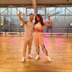 Diane Leyre Instagram - Alors, heureux de notre duo avec @yannalrick pour cette nouvelle saison de @dals_tf1 ?? la dernière photo c’est l’état de mes chaussettes après 1 journée de répétitions (oui, c’est pas les mêmes !!!!) 😂💃