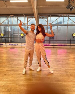Diane Leyre Instagram - Alors, heureux de notre duo avec @yannalrick pour cette nouvelle saison de @dals_tf1 ?? 

la dernière photo c’est l’état de mes chaussettes après 1 journée de répétitions (oui, c’est pas les mêmes !!!!) 😂💃