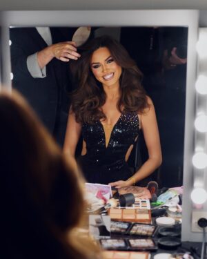 Diane Leyre Instagram - concentration… 💃

make up and hair @arnaudsoldourdin 
photo @joannabhmphoto