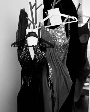 Diane Leyre Instagram - getting ready for tonight with @arnaudsoldourdin…
21h sur @tf1 pour me voir effectuer ma première danse sur le parquet de @dals_tf1 🫣

photo par @joannabhmphoto 🤍