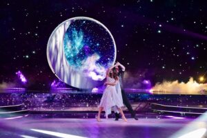 Diane Leyre Instagram - Alors cet american smooth vous en avez pensé quoi ? 😬
Douceur… difficile pour une brute comme moi! 
Mais on l’a fait! Lets go prime 5 en direct avec vous 💃
@dals_tf1 

Photo @joannabhmphoto