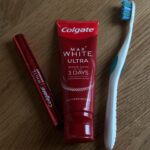 Diane Leyre Instagram – Votre copine a trouvé une solution pour votre email sensible et vous permet même de la GAGNER 🧚‍♀️
C’est le nouveau dentifrice de @colgate_france Max White Ultra MultiProtection !

Il contient du Nitrate de Potassium qui va venir protéger l’émail et les dents sensibles!
Il allie sensibilité dentaire et besoin en blancheur. C’est fini les excuses, tes dents blanches seront ton alliée pour commencer la thérapie du sourire !

Pour tenter de gagner une année de ce nouveau dentifrice et toute la routine Max White Ultra, à savoir le sérum Max White Ultimate et la brosse à dents 360°, il suffit de commenter ici « je veux des dents blanches » et de suivre le compte @colgate_france !! 😬

#MaxWhiteUltra
#sourirecolgate
#AmbassadeurMaxWhite

*collaboration commerciale