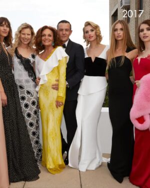 Diane van Fürstenberg Instagram - Twas the night before the Met Gala.
Swipe for looks from the past as we get ready for the first Monday in May ✨ #DVF