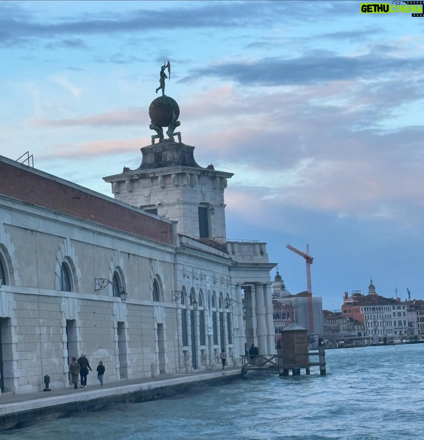 Diane van Fürstenberg Instagram - Every day at sunset I walk to Punto della Dogana ( customs house) where for centuries ships from the East unloaded treasures ❤️🙏❤️