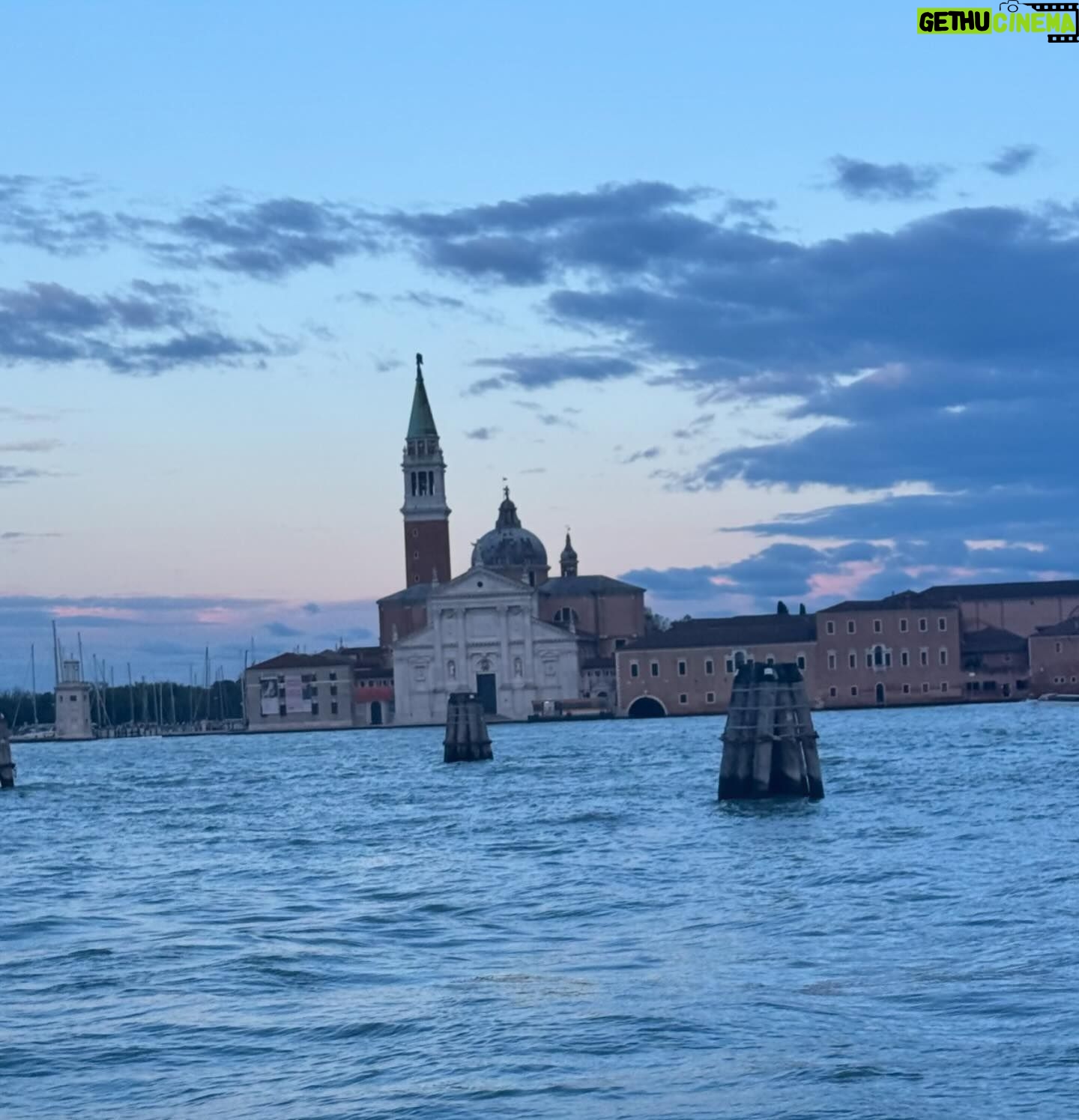 Diane van Fürstenberg Instagram - Every day at sunset I walk to Punto della Dogana ( customs house) where for centuries ships from the East unloaded treasures ❤️🙏❤️