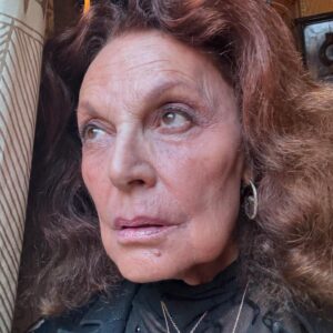Diane van Fürstenberg Instagram - Sitting in the garden @guggenheim_venice with @sarabattaglia at magnificient  Jean Cocteau exhibit @guggenheim_venice