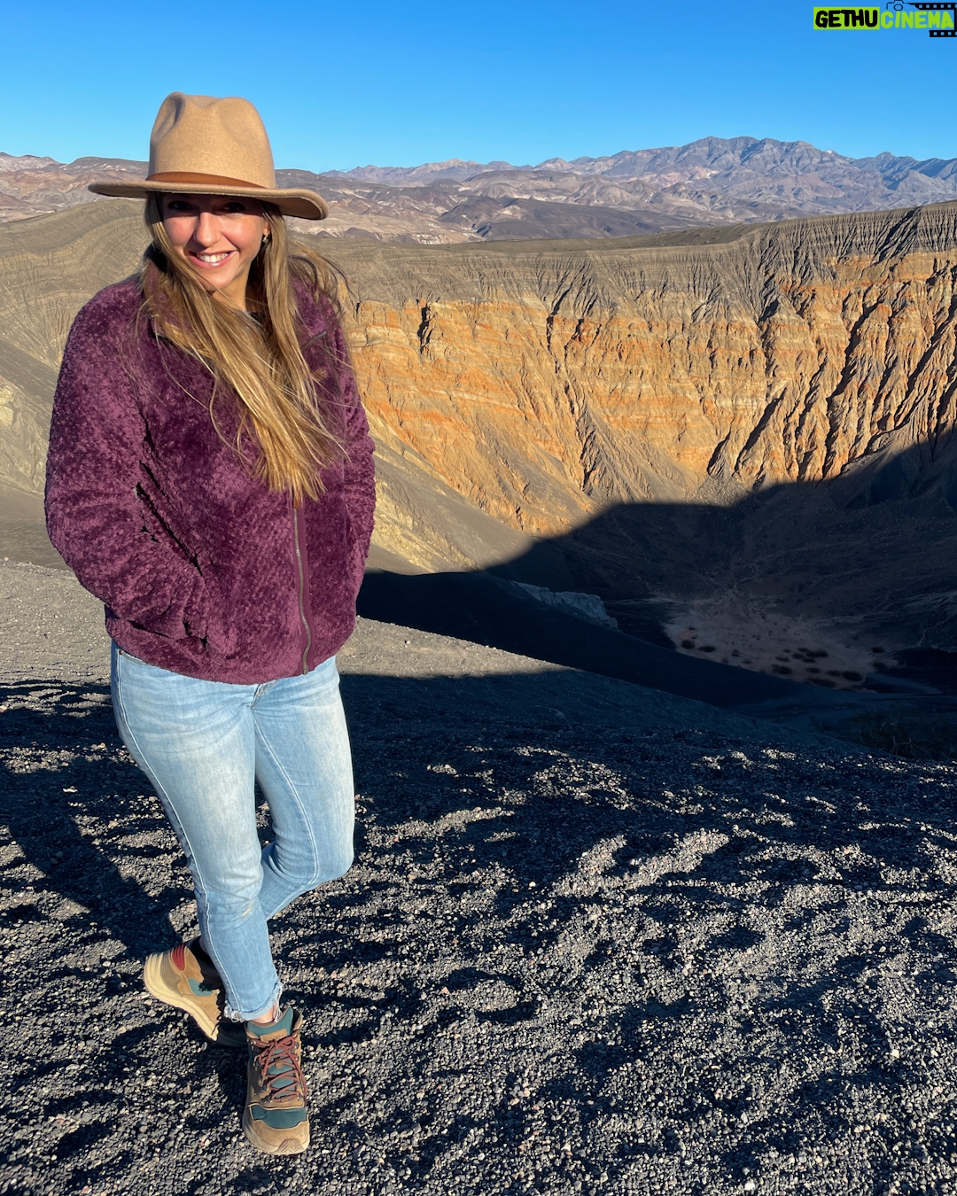 Dianna Cowern Instagram - Did you know the Badwater Basin in Death Valley is the lowest point in the contiguous U.S. at 282 ft. below sea level? And it is only roughly 80-85 miles from the highest point, Mount Whitney. This is a little throwback to when Dianna went to Death Valley to explore the mysterious moving rocks at the Racetrack Playa. #PhysicsGirl #geology #deathvalley #theracetrackplaya #badwaterbasin #SailingStones #mystery #geologymystery