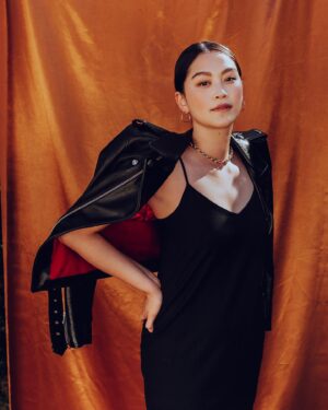 Dianne Doan Instagram - Regretting wearing leather in this weather 🥵