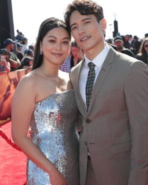 Dianne Doan Instagram - So happy to have been able to support you on your big night. It’s been years in the making and now the world will finally get to see such a special film. Also the wildest premiere experience🤪 I expected nothing less from Mr Tom Cruise
#topgun #topgunmaverick 

Styling: @itsamandalim 
Dress: @ongoajpairamofficial 
Shoes: @stuartweitzman 
Jewels: @nicolerosejewelry 
Makeup: @kimbermakeup 
Hair: @brittianydidit