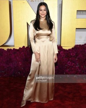 Dianne Doan Instagram - I am thrilled to be able to pay tribute to my beautiful culture. I brought it all the way back to the original Áo Dài design from before 1975. A time where I feel women and their bodies were embraced and celebrated. My momma taught me all about the high collar, the cinched waist and fitted bust. Thank you @thainguyenatelier for recreating a piece of history. I am honored to wear one of your designs. 🙏🏼

And thank you @character.media for an Unforgettable evening surrounded by a community that I’m so proud to be a part of. #unforgettablegala 

And a final thank you to @tamielsombati for always coming through with these looks🙏🏼❤️
